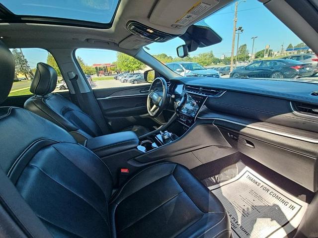 Photo of 2021 Silver Zynith Jeep Grand Cherokee L