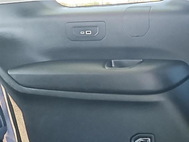 Photo of 2021 Silver Zynith Jeep Grand Cherokee L