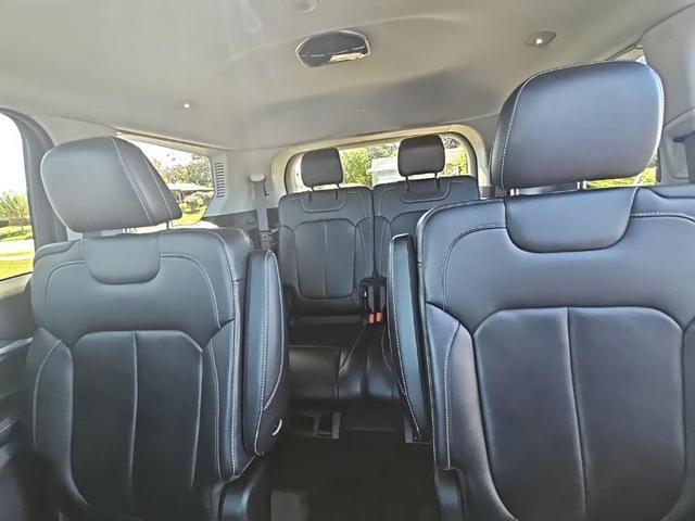 Photo of 2021 Silver Zynith Jeep Grand Cherokee L
