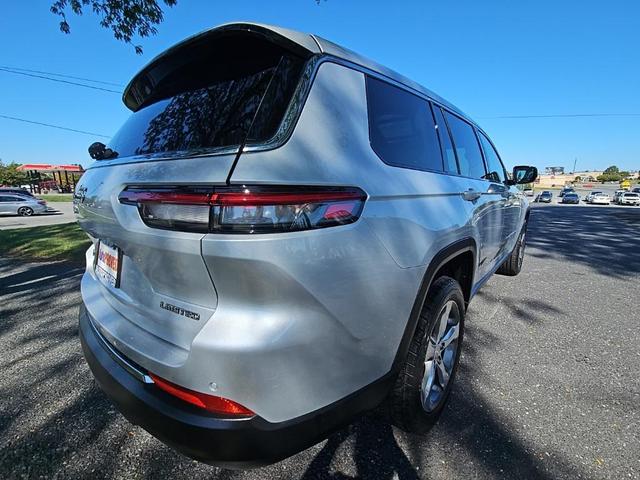 Photo of 2021 Silver Zynith Jeep Grand Cherokee L