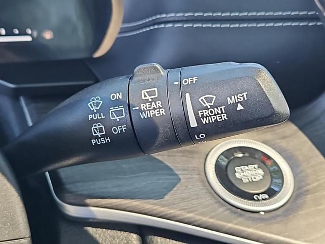Photo of 2021 Silver Zynith Jeep Grand Cherokee L