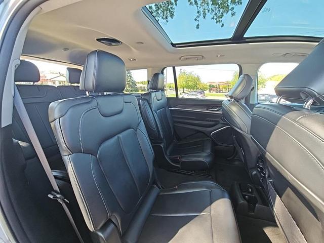 Photo of 2021 Silver Zynith Jeep Grand Cherokee L