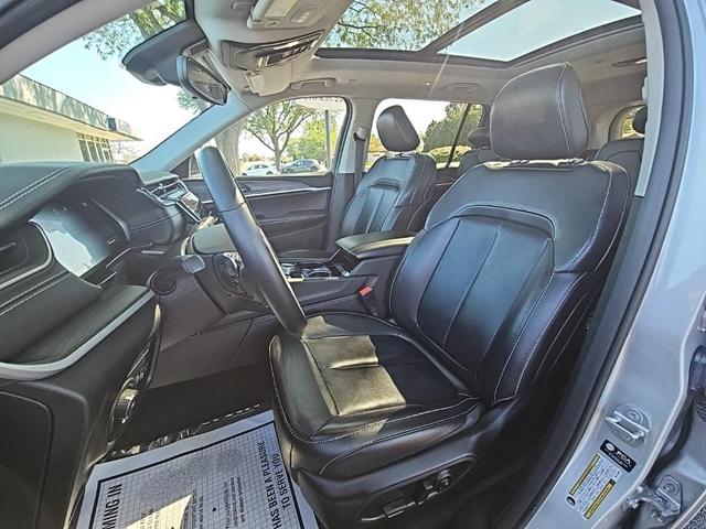 Photo of 2021 Silver Zynith Jeep Grand Cherokee L