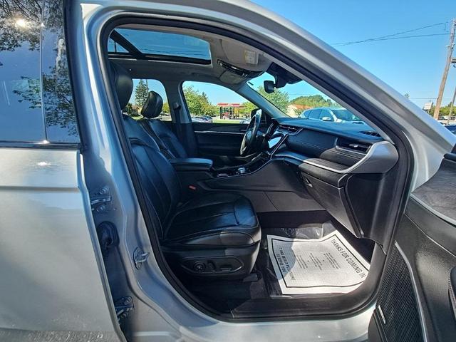 Photo of 2021 Silver Zynith Jeep Grand Cherokee L
