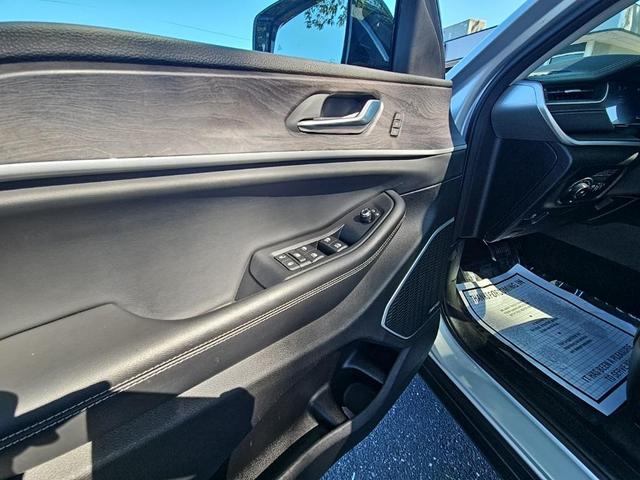 Photo of 2021 Silver Zynith Jeep Grand Cherokee L