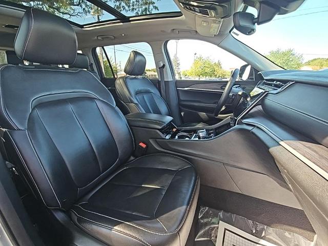 Photo of 2021 Silver Zynith Jeep Grand Cherokee L