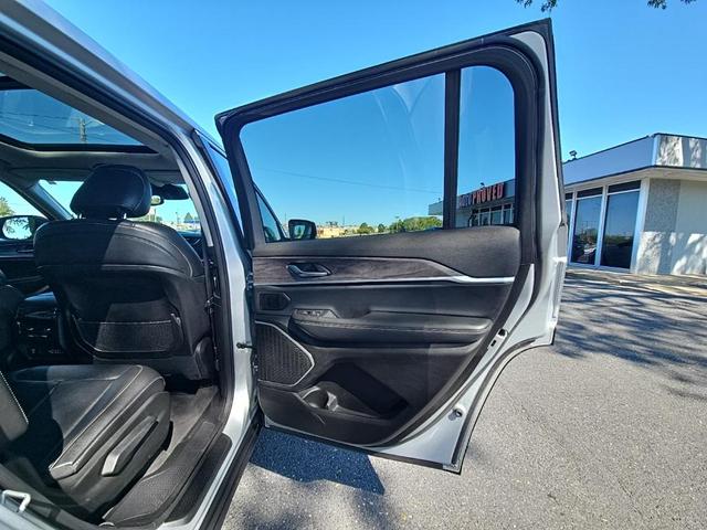 Photo of 2021 Silver Zynith Jeep Grand Cherokee L