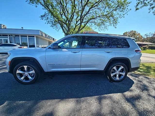 Photo of 2021 Silver Zynith Jeep Grand Cherokee L