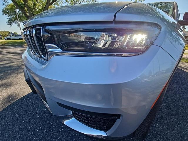 Photo of 2021 Silver Zynith Jeep Grand Cherokee L