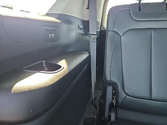 Photo of 2021 Silver Zynith Jeep Grand Cherokee L