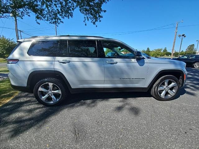 Photo of 2021 Silver Zynith Jeep Grand Cherokee L