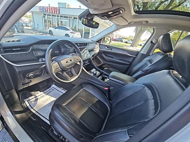 Photo of 2021 Silver Zynith Jeep Grand Cherokee L
