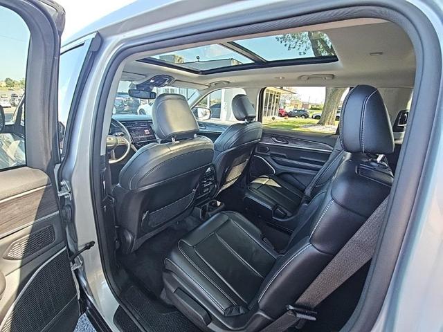 Photo of 2021 Silver Zynith Jeep Grand Cherokee L