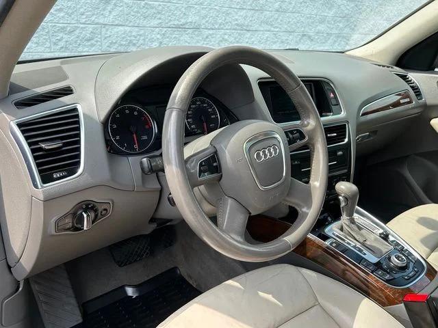 Photo of 2010 Meteor Gray Pearl Audi Q5