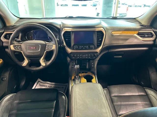 Photo of 2017 White Frost Tricoat GMC Acadia