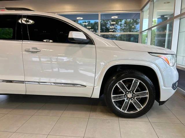 Photo of 2017 White Frost Tricoat GMC Acadia