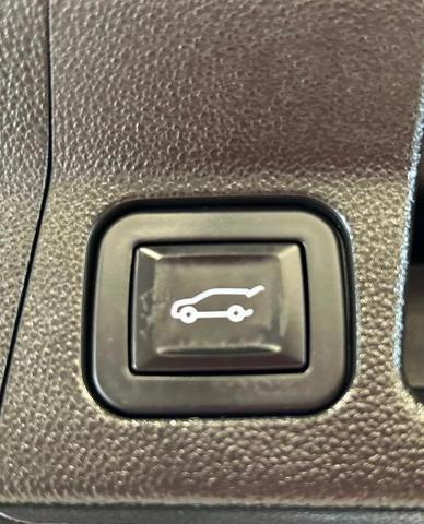 Photo of 2017 White Frost Tricoat GMC Acadia