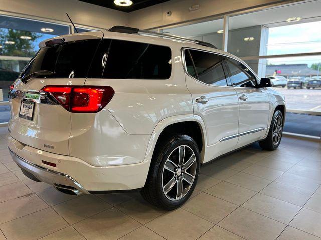 Photo of 2017 White Frost Tricoat GMC Acadia