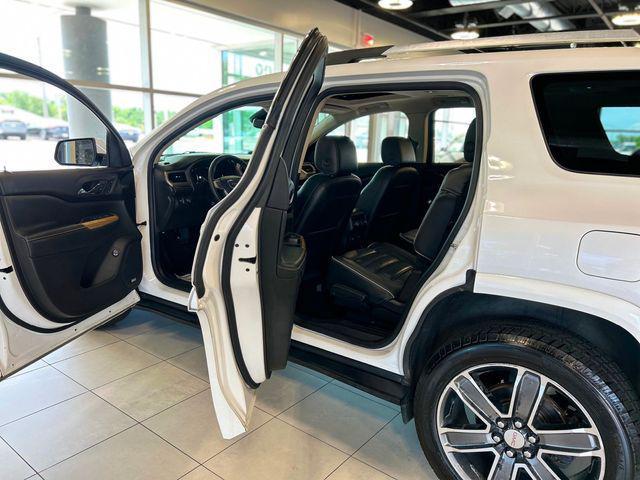 Photo of 2017 White Frost Tricoat GMC Acadia