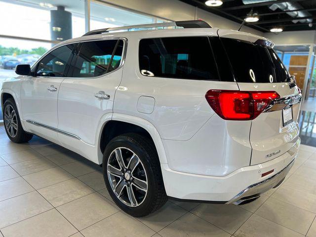 Photo of 2017 White Frost Tricoat GMC Acadia
