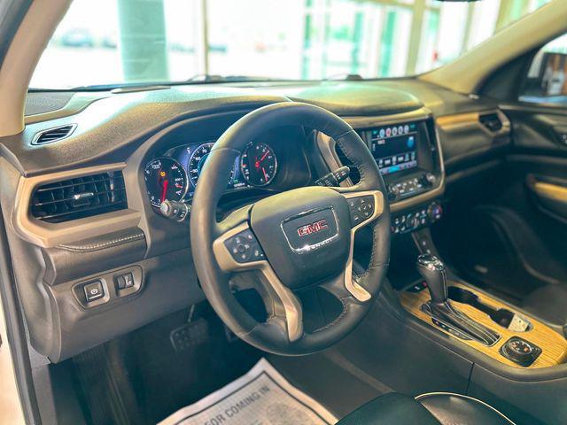 Photo of 2017 White Frost Tricoat GMC Acadia