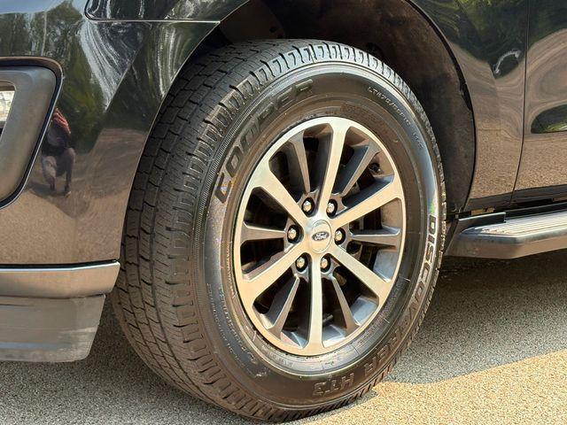 Photo of 2019 Agate Black Metallic Ford Expedition Max