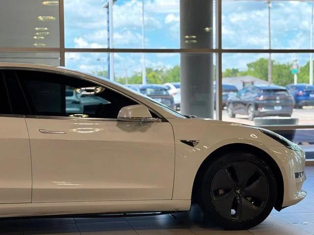 Photo of 2019 Pearl White Multi-Coat Tesla Model 3