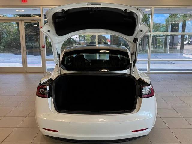 Photo of 2019 Pearl White Multi-Coat Tesla Model 3