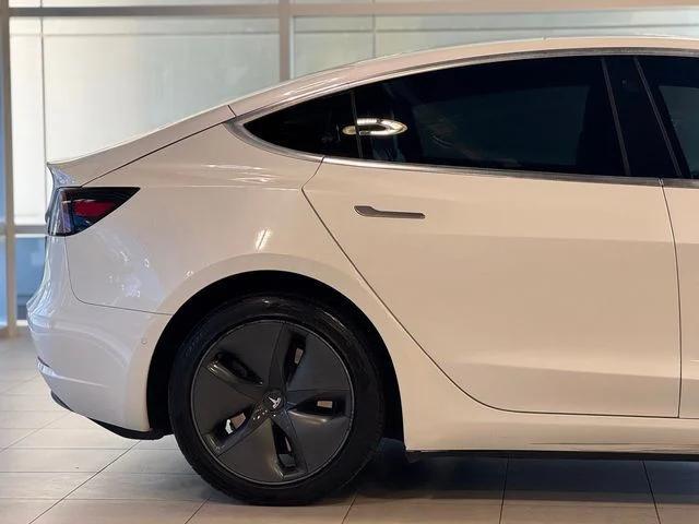 Photo of 2019 Pearl White Multi-Coat Tesla Model 3