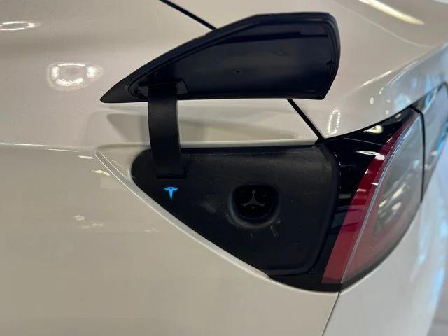 Photo of 2019 Pearl White Multi-Coat Tesla Model 3