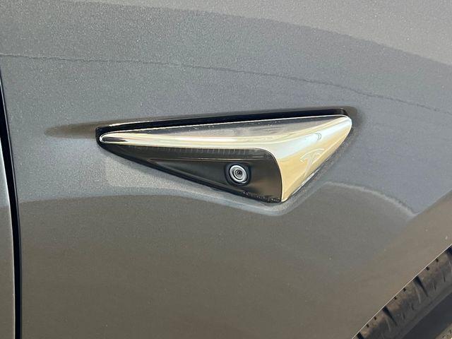 Photo of 2019 Midnight Silver Metallic Tesla Model 3