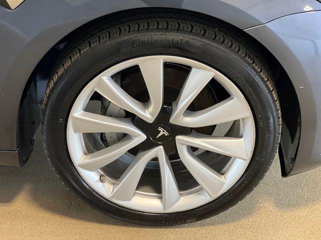 Photo of 2019 Midnight Silver Metallic Tesla Model 3