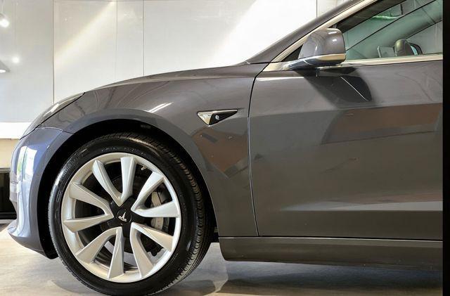 Photo of 2019 Midnight Silver Metallic Tesla Model 3