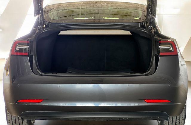 Photo of 2019 Midnight Silver Metallic Tesla Model 3