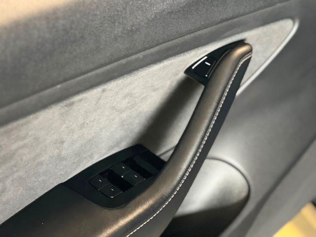 Photo of 2019 Midnight Silver Metallic Tesla Model 3