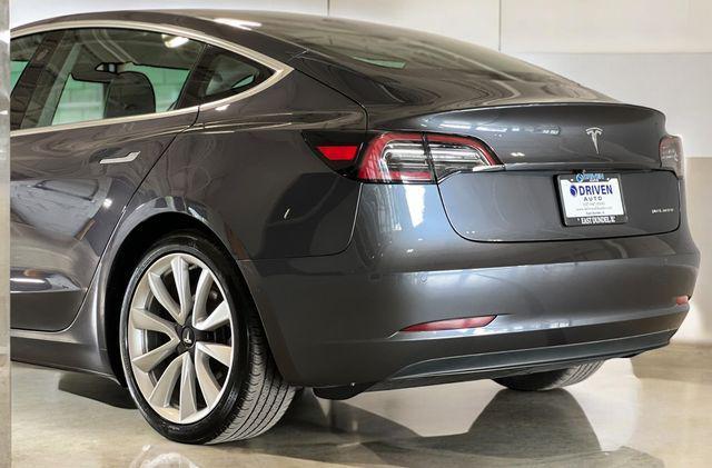 Photo of 2019 Midnight Silver Metallic Tesla Model 3