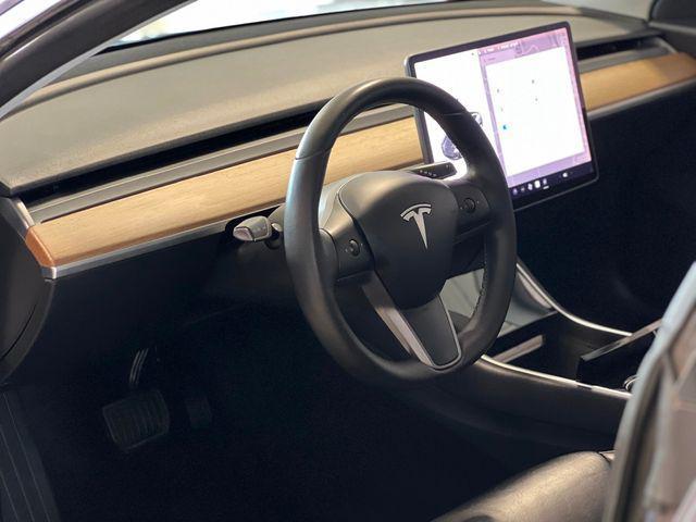 Photo of 2019 Midnight Silver Metallic Tesla Model 3