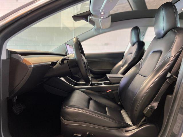 Photo of 2019 Midnight Silver Metallic Tesla Model 3