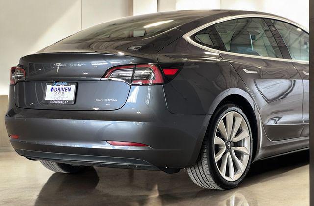 Photo of 2019 Midnight Silver Metallic Tesla Model 3