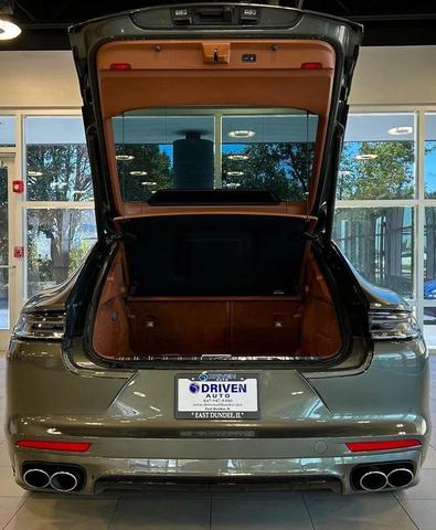 Photo of 2023 Aventurine Green Metallic Porsche Panamera