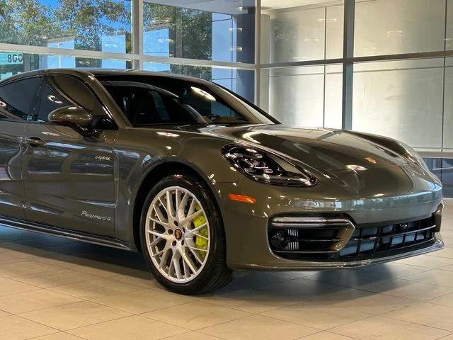 Photo of 2023 Aventurine Green Metallic Porsche Panamera