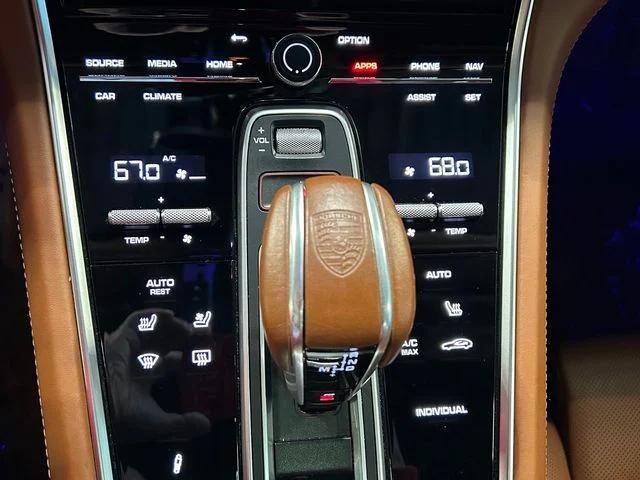 Photo of 2023 Aventurine Green Metallic Porsche Panamera