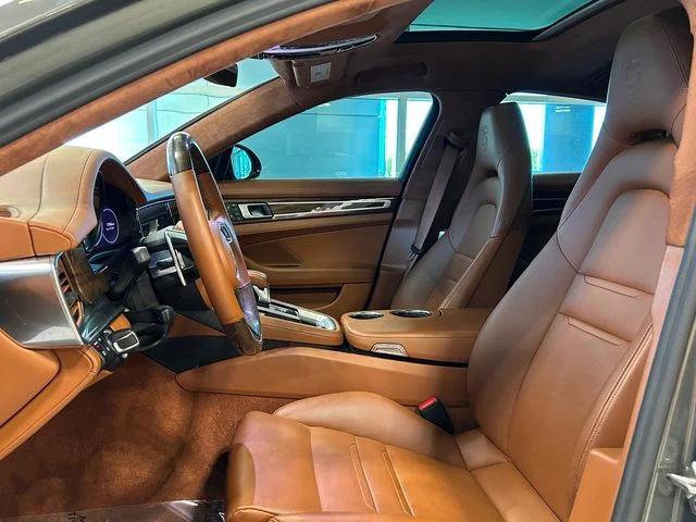 Photo of 2023 Aventurine Green Metallic Porsche Panamera