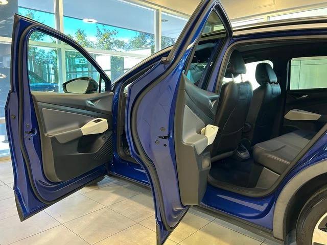 Photo of 2021 Dusk Blue Metallic/Black Roof Volkswagen ID.4