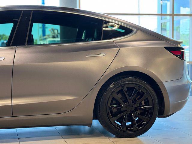 Photo of 2019 Deep Blue Metallic Tesla Model 3