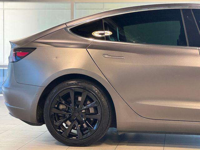 Photo of 2019 Deep Blue Metallic Tesla Model 3