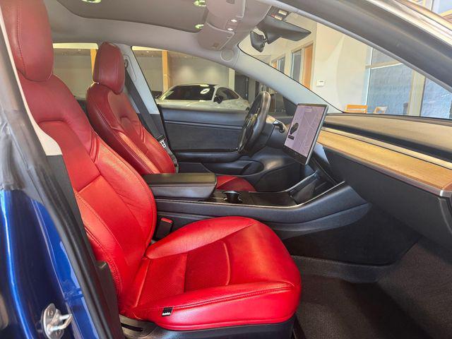 Photo of 2019 Deep Blue Metallic Tesla Model 3