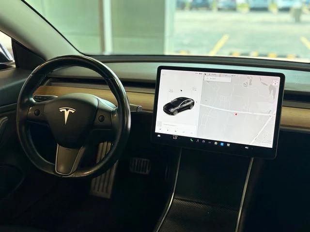 Photo of 2019 Solid Black Tesla Model 3