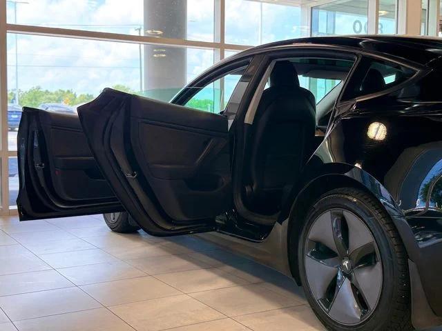 Photo of 2019 Solid Black Tesla Model 3
