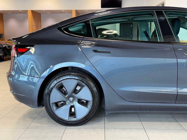 Photo of 2021 Midnight Silver Metallic Tesla Model 3